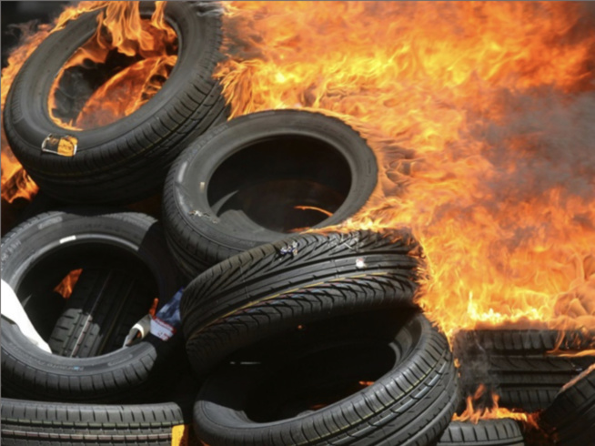 Opération anti-émeutes à Dakar: Chasse aux…pneus usés !