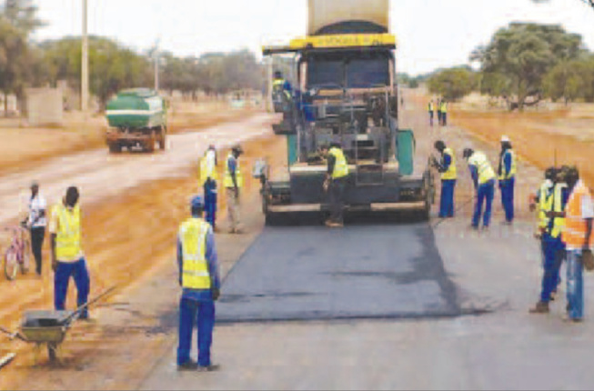 Chantier de l’autoroute à péage Mbour-Kaolack : les travailleurs se révoltent contre l’esclavagisme des employeurs chinois de la CRBC Chantier de l’autoroute à péage Mbour-Kaolack : les travailleurs se révoltent contre l’esclavagisme des employeurs chinois de la CRBC