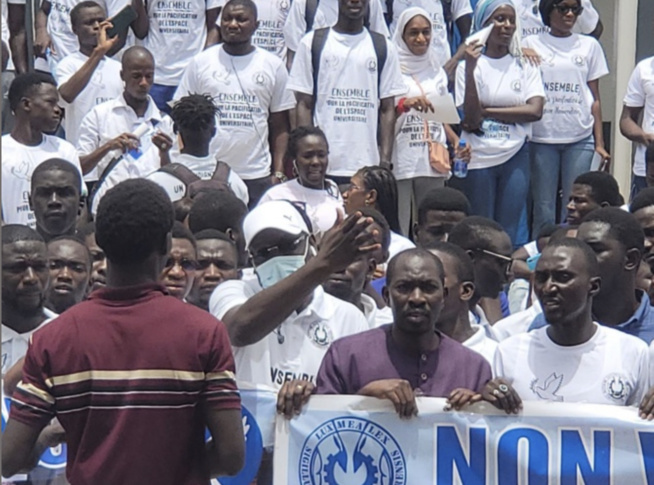 UCAD : Les étudiants marchent pour la paix et la non-violence dans l’espace universitaire.