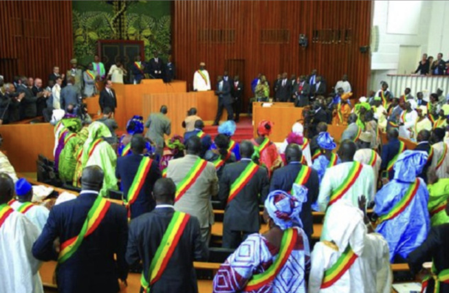 Insultes, coups de poing, scandales : ces tâches noires d’une 13ème « Légis-ratures » Insultes, coups de poing, scandales : ces tâches noires d’une 13ème « Légis-ratures »