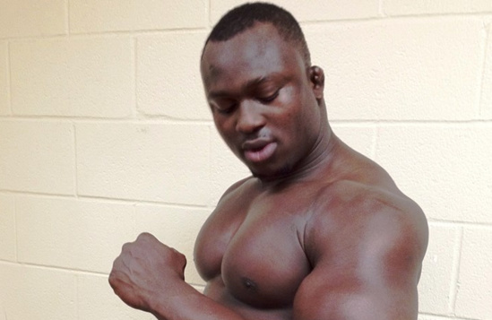 Les femmes sénégalaises préfèrent désormais les lutteurs et rejettent les " toubabisés "  Les femmes sénégalaises préfèrent désormais les lutteurs et rejettent les " toubabisés "