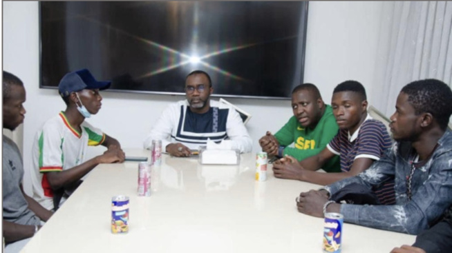 Menacés d’expulsion: Doudou Ka, DG des aéroports vole au secours des étudiants ziguichorois de l’Ucad Menacés d’expulsion: Doudou Ka, DG des aéroports vole au secours des étudiants ziguichorois de l’Ucad