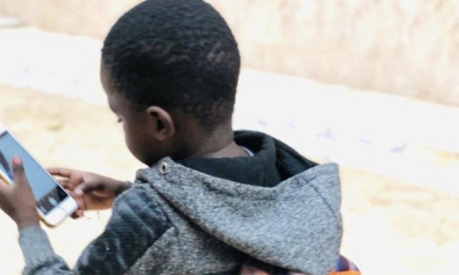 Les smartphones sont responsables de beaucoup de pathologies chez les enfants" (Pr. Saliou Diouf) Les smartphones sont responsables de beaucoup de pathologies chez les enfants" (Pr. Saliou Diouf)