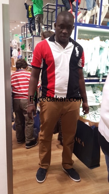 Daddy de Dakaractu fait son shopping à Paris