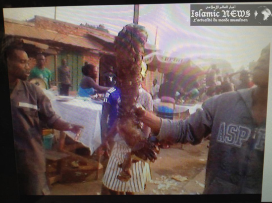 Des jambes de musulmans rôties vendues sur un marché à Bangui Des jambes de musulmans rôties vendues sur un marché à Bangui