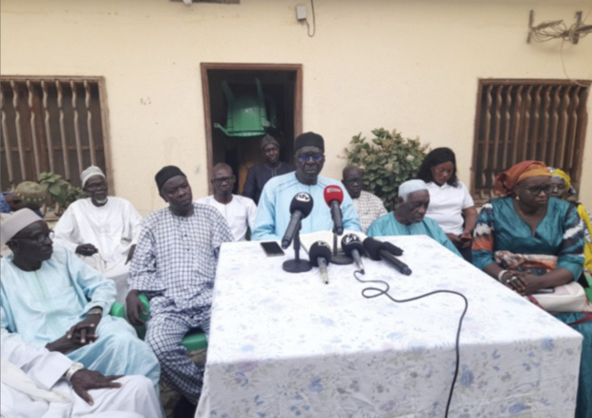 Kaolack : YAW ouvre sa campagne par des "porte-à-porte" et un récital du Saint Coran Kaolack : YAW ouvre sa campagne par des "porte-à-porte" et un récital du Saint Coran