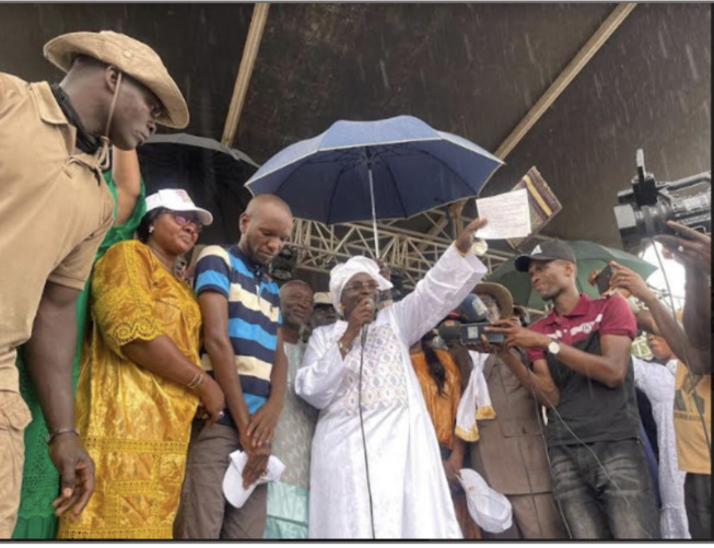 Législatives 2022 / A Sédhiou sous la pluie : Mimi reste déterminée Législatives 2022 / A Sédhiou sous la pluie : Mimi reste déterminée