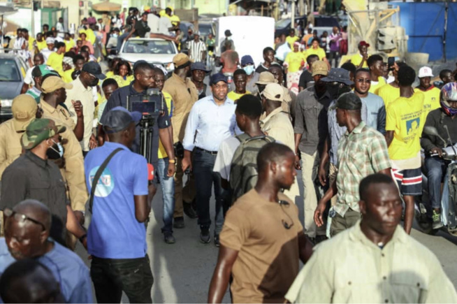 Selections" legislatives 2022: Gueum Sa Bopp dans les rues de Dakar. Le Président Bougane Gueye en communion avec les dakarois, donne 10 raisons pour ne pas voter la liste Benno.