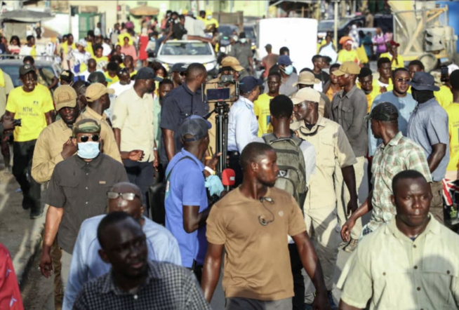 Selections" legislatives 2022: Gueum Sa Bopp dans les rues de Dakar. Le Président Bougane Gueye en communion avec les dakarois, donne 10 raisons pour ne pas voter la liste Benno.