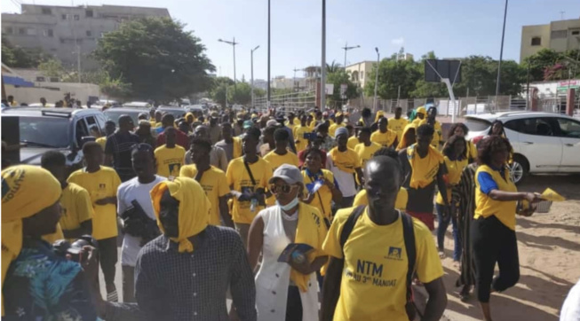 Selections" legislatives 2022: Gueum Sa Bopp dans les rues de Dakar. Le Président Bougane Gueye en communion avec les dakarois, donne 10 raisons pour ne pas voter la liste Benno. Selections" legislatives 2022: Gueum Sa Bopp dans les rues de Dakar. Le Président Bougane Gueye en communion avec les dakarois, donne 10 raisons pour ne pas voter la liste Benno.