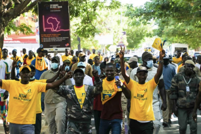 Selections" legislatives 2022: Gueum Sa Bopp dans les rues de Dakar. Le Président Bougane Gueye en communion avec les dakarois, donne 10 raisons pour ne pas voter la liste Benno.