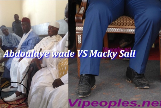 Les mocassins de Me Abdoulaye Wade VS les chaussures de Macky Sall, la guerre continue même dans l'habillement Les mocassins de Me Abdoulaye Wade VS les chaussures de Macky Sall, la guerre continue même dans l'habillement