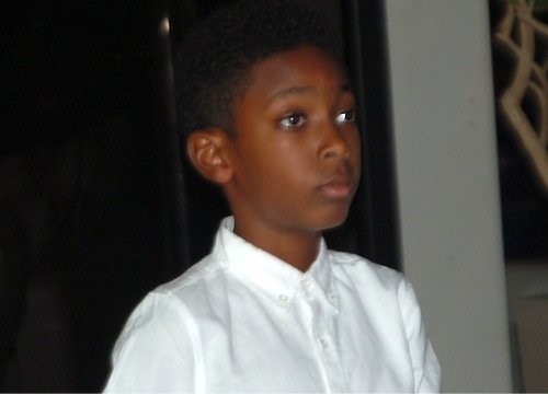 Arrêt sur Image : Philippe Ndour le fils de Viviane Chidid s’est cassé le bras. Reg