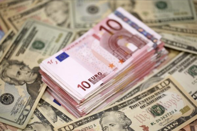 L’euro et le dollar sont égaux pour la première fois en 20 ans