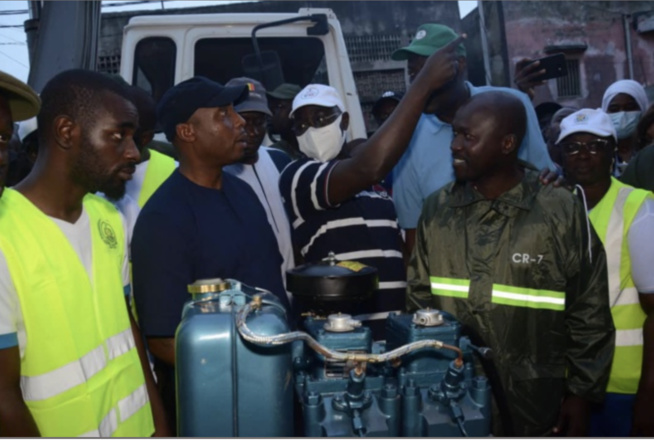 Grand-Yoff et Yoff / Tournée de Barthélémy Dias en zones inondées, après une visite à Gorée Grand-Yoff et Yoff / Tournée de Barthélémy Dias en zones inondées, après une visite à Gorée