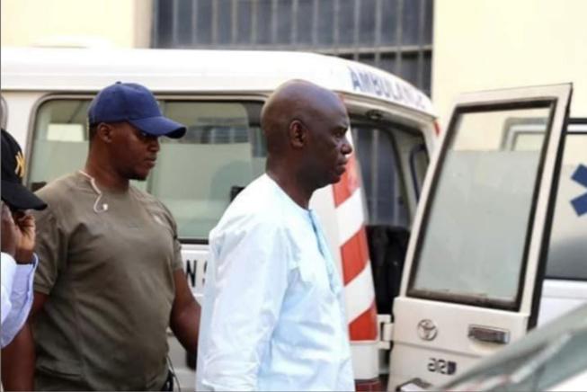 Saint-Louis : Mansour Faye suspend sa caravane et rend visite aux accidentés de YAW Saint-Louis : Mansour Faye suspend sa caravane et rend visite aux accidentés de YAW