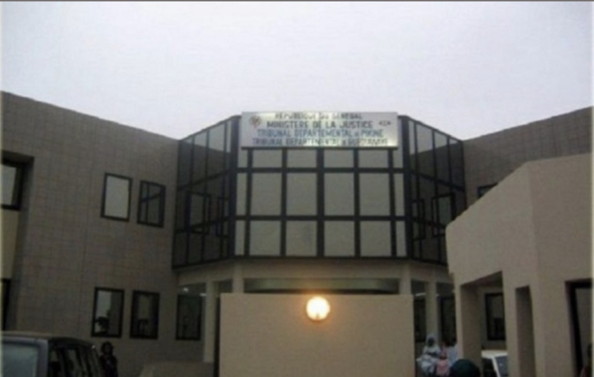 Condamné à six mois ferme : Non content d’insulter son père, le fils indigne avait menacé de le tuer Condamné à six mois ferme : Non content d’insulter son père, le fils indigne avait menacé de le tuer