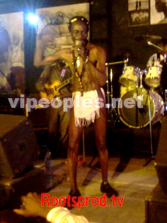 MUSIQUE - Souleymane Faye fracasse les yeux des spectateurs !!!