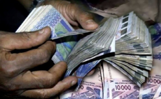 Deux millions cent mille FCfa encaissés : Souleymane Guèye, le gérant d’une agence de voyage, fournit quatre faux billets d’avion à son client Deux millions cent mille FCfa encaissés : Souleymane Guèye, le gérant d’une agence de voyage, fournit quatre faux billets d’avion à son client