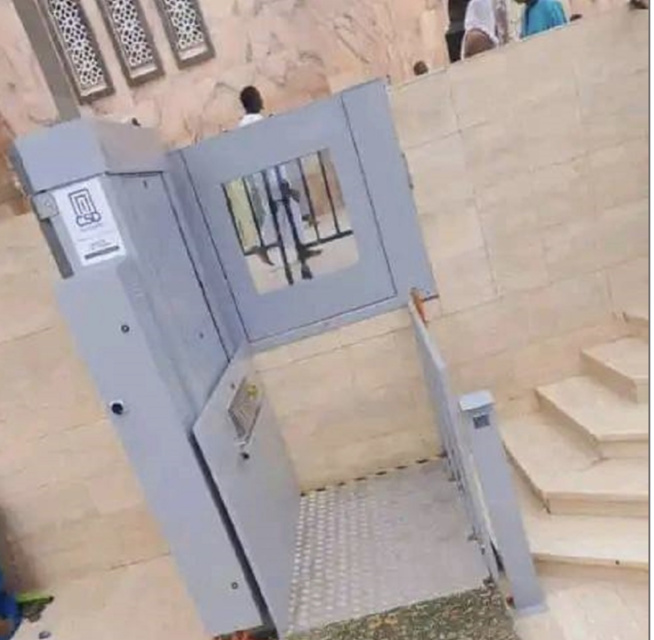 Image du Jour : Un ascenseur installé à la Grande Mosquée de Touba pour le Khalife Image du Jour : Un ascenseur installé à la Grande Mosquée de Touba pour le Khalife