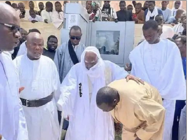 Image du Jour : Un ascenseur installé à la Grande Mosquée de Touba pour le Khalife Image du Jour : Un ascenseur installé à la Grande Mosquée de Touba pour le Khalife