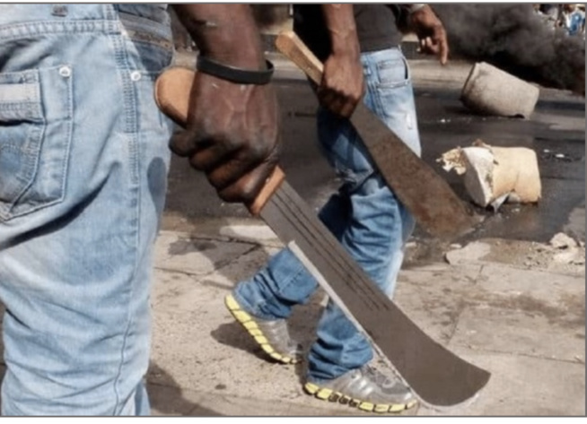 Agression : Gracié par Macky, Badara Diouf retrouve sa bande et retourne en prison Agression : Gracié par Macky, Badara Diouf retrouve sa bande et retourne en prison