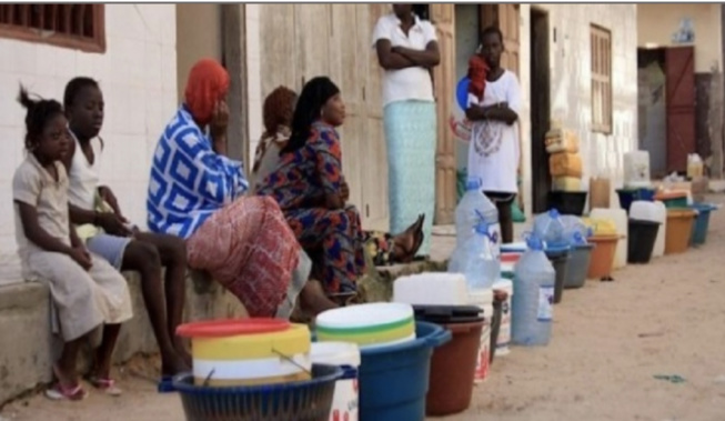 En pénurie d’eau depuis une semaine : L’autre calvaire des populations de Yoff Océan En pénurie d’eau depuis une semaine : L’autre calvaire des populations de Yoff Océan