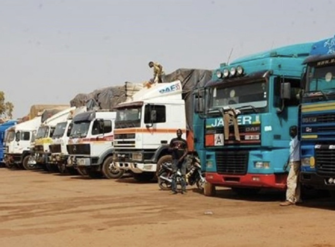14 camions sénégalais brûlés au Mali : Les sinistrés attendent toujours les 70 millions promis par Macky Sall 14 camions sénégalais brûlés au Mali : Les sinistrés attendent toujours les 70 millions promis par Macky Sall