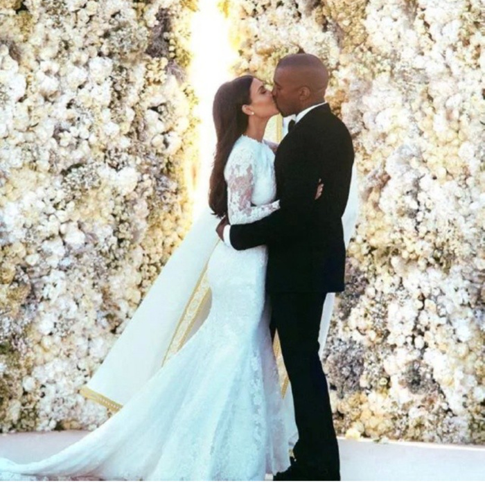 Kim Kardashian et Kayne West dévoilent la photo de leur mariage