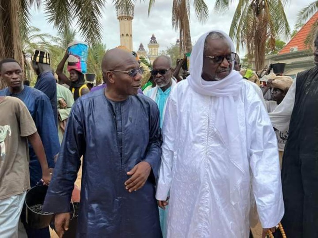 Serigne Mourtada Mom Serigne Fallou Mbacké rend visite à Serigne Saliou Ndigueul Thioune lors des activités du « Sêk » à Matlaboul Fawzayni Serigne Mourtada Mom Serigne Fallou Mbacké rend visite à Serigne Saliou Ndigueul Thioune lors des activités du « Sêk » à Matlaboul Fawzayni