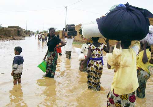 Inondations à Matam: Samba Ndiobène Ka et Mamadou Talla au secours des sinistrés Inondations à Matam: Samba Ndiobène Ka et Mamadou Talla au secours des sinistrés