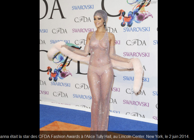 Rihanna dévoile sa nudité prise de devant !