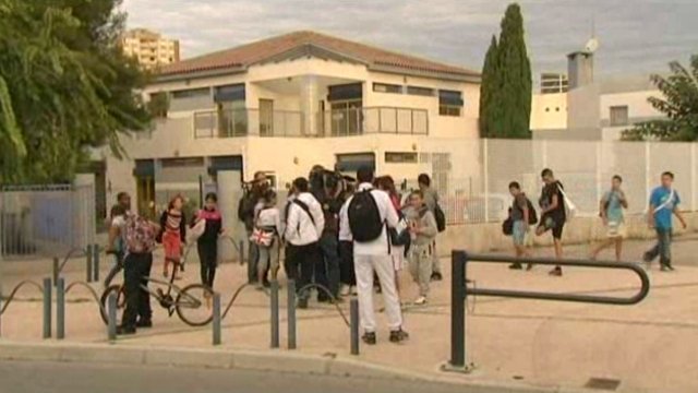 Elle décède d’un AVC, ses élèves la violent ! Elle décède d’un AVC, ses élèves la violent !