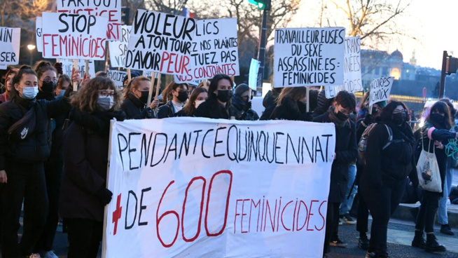 Féminicides en France : 122 femmes tuées en 2021, en hausse de 20 % en un an Féminicides en France : 122 femmes tuées en 2021, en hausse de 20 % en un an