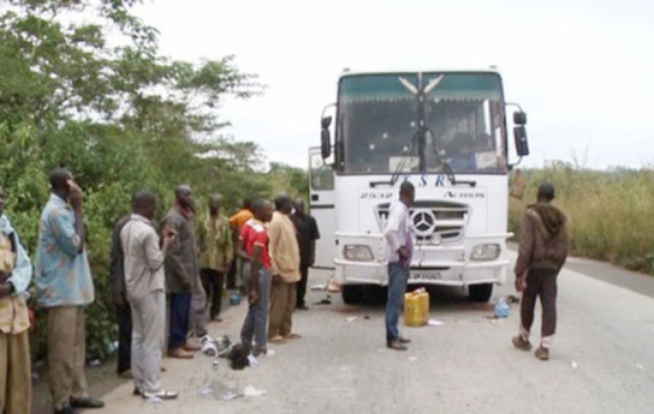 Kolda/ Pour braquage d’un bus suivi de la mort d’un élève de 13 ans : 8 accusés condamnés à la prison à vie Kolda/ Pour braquage d’un bus suivi de la mort d’un élève de 13 ans : 8 accusés condamnés à la prison à vie