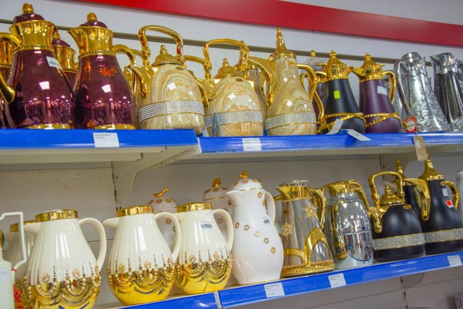 Achetez vos vaisselles pour fêtes et événements dans les supermarchés LOW PRICE de EDK OIL