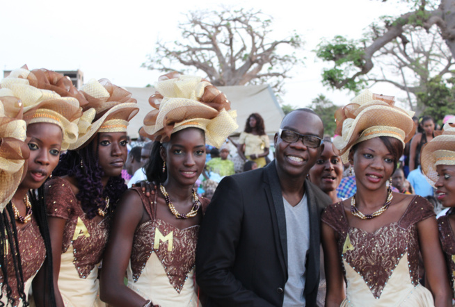 Abdou Guité Seck et les....Amazones lors du meeting de Oumar Gueye à Bambilor  !!!