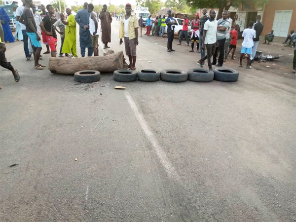 Contre les accidents: Ngath Nawlé barre la RN1 Contre les accidents: Ngath Nawlé barre la RN1