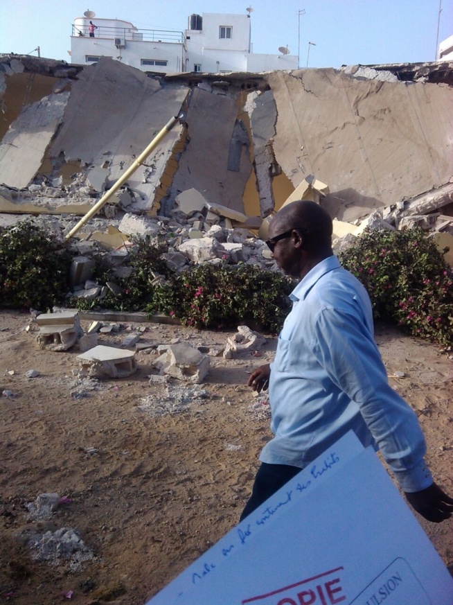 Photos+Vidéos: Scandale foncier aux Mamelles: Pour récupérer les terres de son aïeul, un Italien fait démolir plusieurs maisons et jette des familles entières à la rue Photos+Vidéos: Scandale foncier aux Mamelles: Pour récupérer les terres de son aïeul, un Italien fait démolir plusieurs maisons et jette des familles entières à la rue