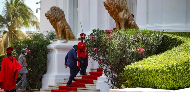 Macky Sall fait son apparition à la Présidence et s’est enfermé avec…