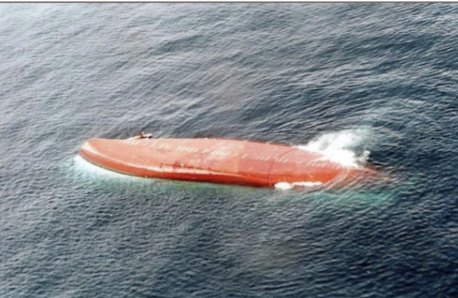 Réunion convoquée par le Président : Une minute de silence pour "Le Joola" au Palais Réunion convoquée par le Président : Une minute de silence pour "Le Joola" au Palais