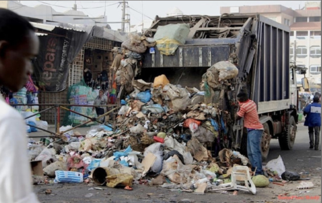 Ramassage des ordures ménagères : Les travailleurs décident d’arrêter le travail à partir de ce mardi Ramassage des ordures ménagères : Les travailleurs décident d’arrêter le travail à partir de ce mardi