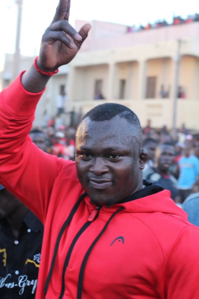 Un peu plus sur le mariage de Mod’Lo : Sa épouse est la fille de son parrain et promoteur Birame Gning Un peu plus sur le mariage de Mod’Lo : Sa épouse est la fille de son parrain et promoteur Birame Gning