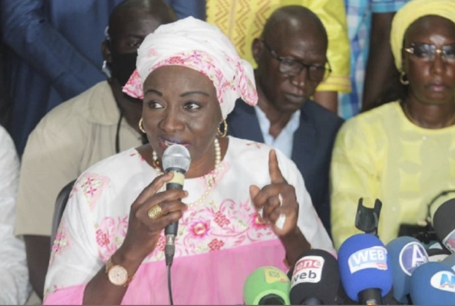 Mimi Touré ne ménage aucune arme dans son combat contre Macky Sall : A-t-elle encore une base politique réelle ? Mimi Touré ne ménage aucune arme dans son combat contre Macky Sall : A-t-elle encore une base politique réelle ?