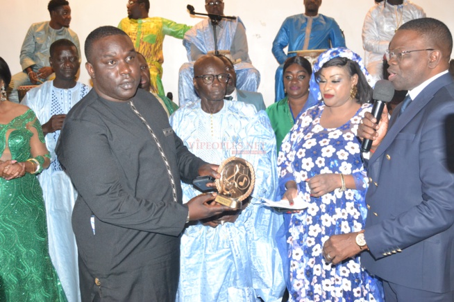 Omar Pen, Youssou Ndour, Thione Seck, Baba Maal, Ismael Lo, et Wally B Seck honorés par le Collectif des Sénégalais de la Diaspora à New York Omar Pen, Youssou Ndour, Thione Seck, Baba Maal, Ismael Lo, et Wally B Seck honorés par le Collectif des Sénégalais de la Diaspora à New York