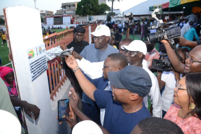 Infrastructures sportives : Barthélémy Dias réceptionne le terrain en gazon synthétique de Castors Infrastructures sportives : Barthélémy Dias réceptionne le terrain en gazon synthétique de Castors