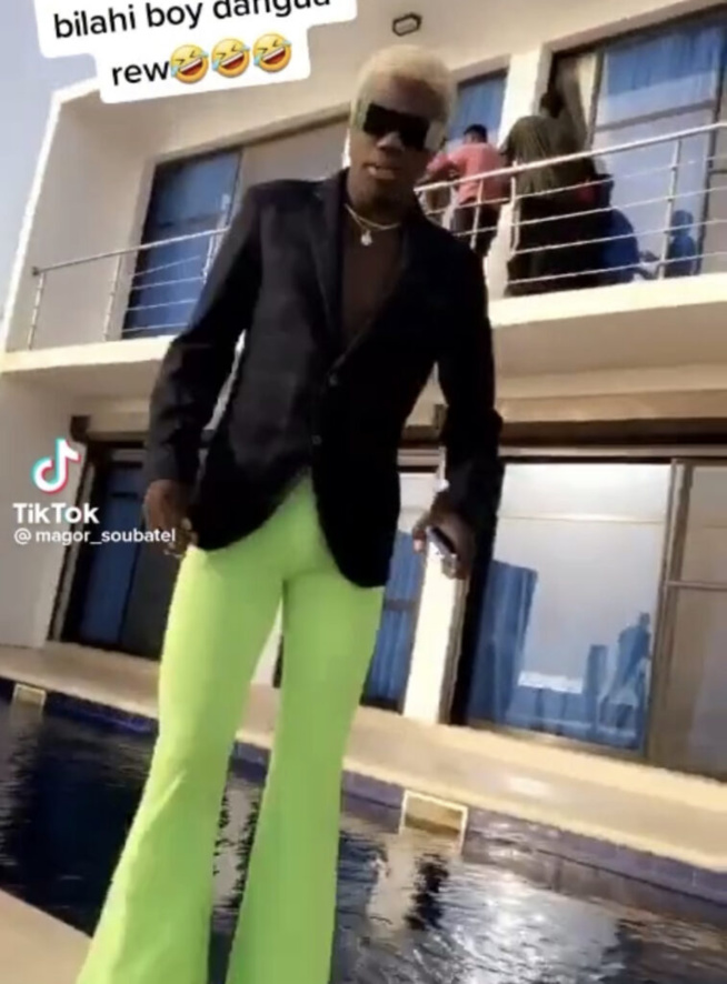 Bas large: La tenue très osée de Ndiap, le danseur de Sidy Diop qui choque la toile Bas large: La tenue très osée de Ndiap, le danseur de Sidy Diop qui choque la toile