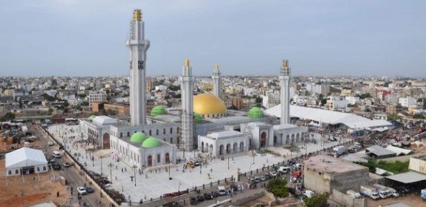La communauté mouride célèbre le Gamou sur l’esplanade de la Grande Mosquée Massalikoul Djinane La communauté mouride célèbre le Gamou sur l’esplanade de la Grande Mosquée Massalikoul Djinane