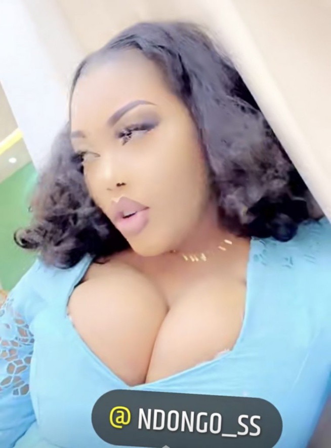 Gamou: Kawtef… Ya Awa expose sa pøitrine bombée et fait du «Diayou»…à Kaolack Gamou: Kawtef… Ya Awa expose sa pøitrine bombée et fait du «Diayou»…à Kaolack