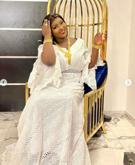 Gamou 2022: Admirez la robe classe et chic de la chanteuse Abiba Gamou 2022: Admirez la robe classe et chic de la chanteuse Abiba
